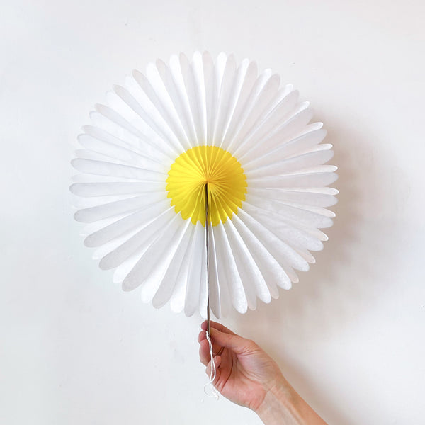 Daisy Flower Fan Decorations – 13 inch
