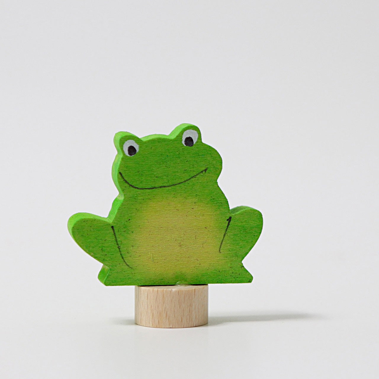 Green frog ornament made of wood for celebration rings