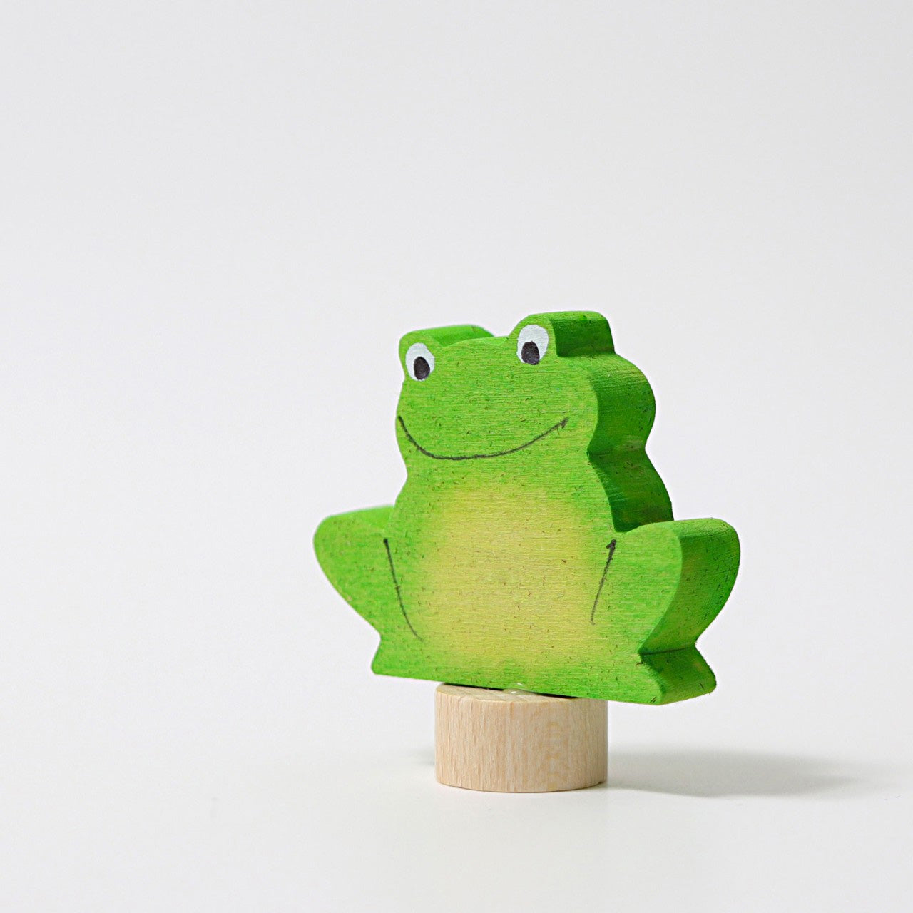 Green frog ornament made of wood for celebration rings