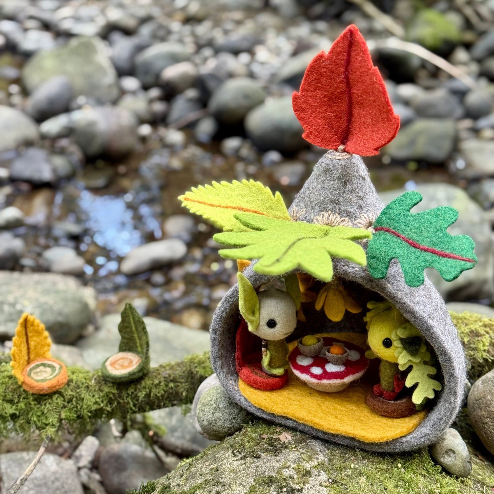 Pebble Home with Leaves - Little Greenies