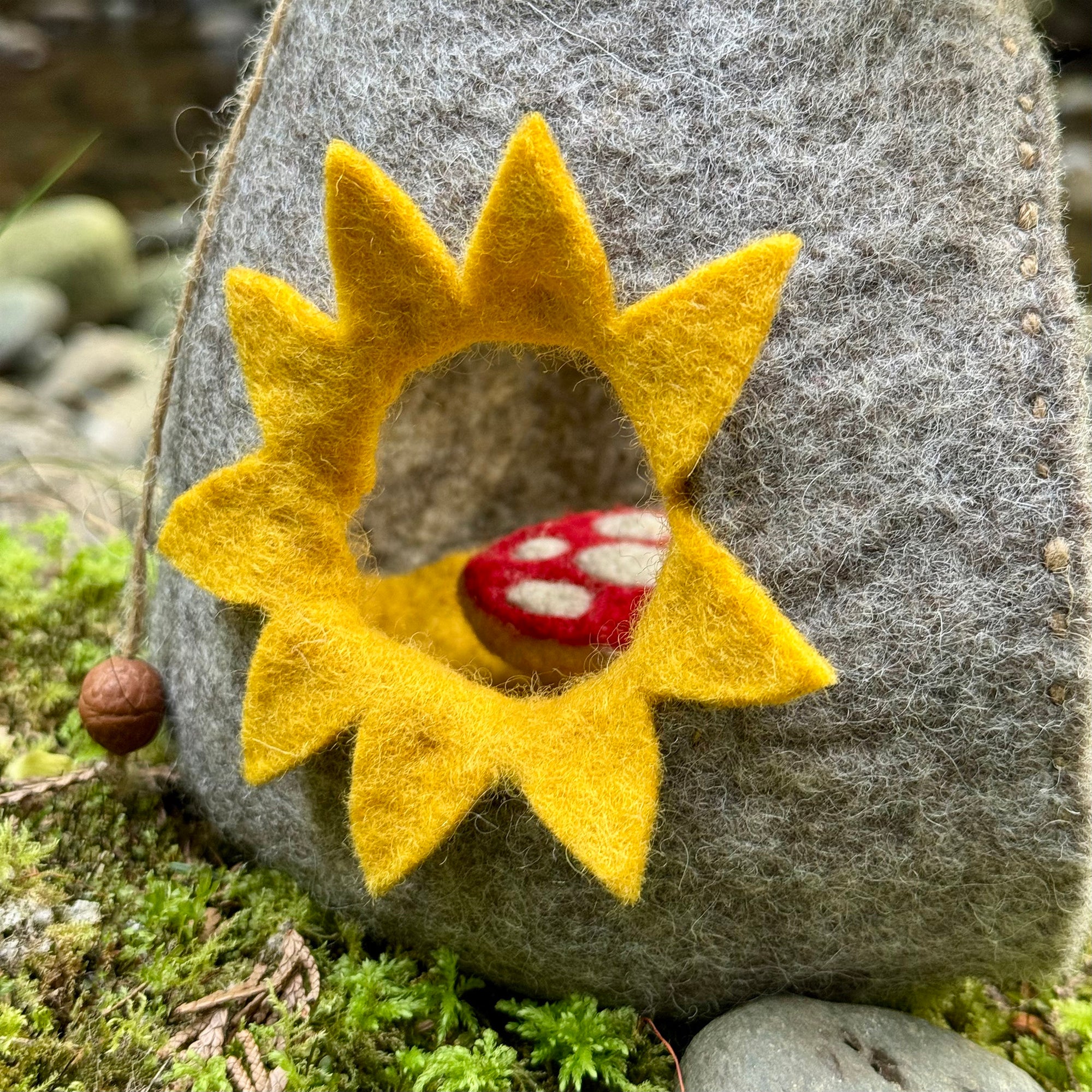 Pebble Home with Leaves - Little Greenies