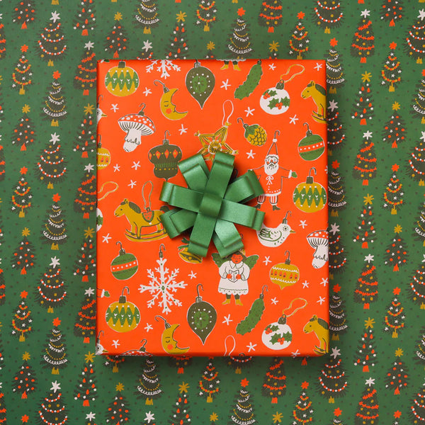 Phoebe Wahl - Christmas Baubles / Tannenbaum Gift Wrap Sheet