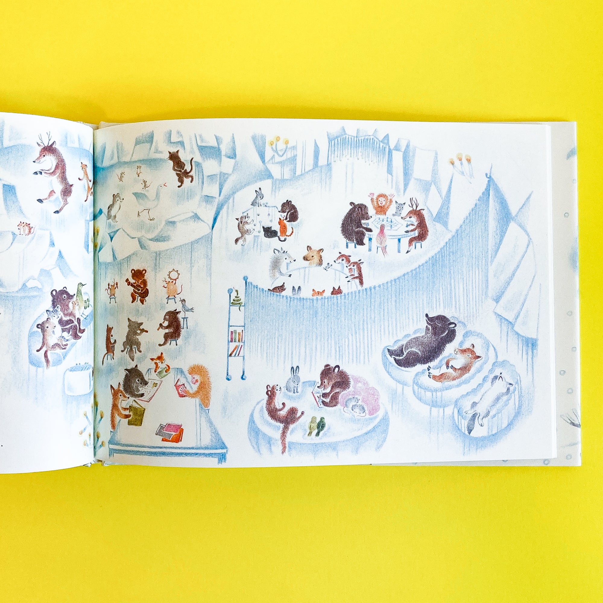 Chirri & Chirra The Snowy Day by Kaya Doi