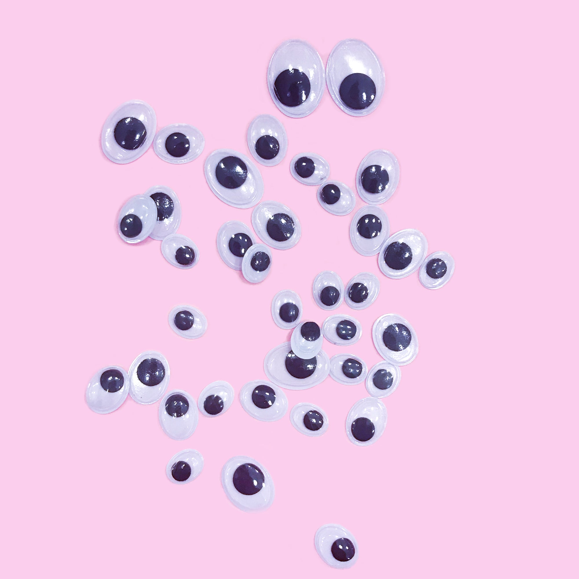 Oval Shaped Googly eyes in a bulk bag of 180