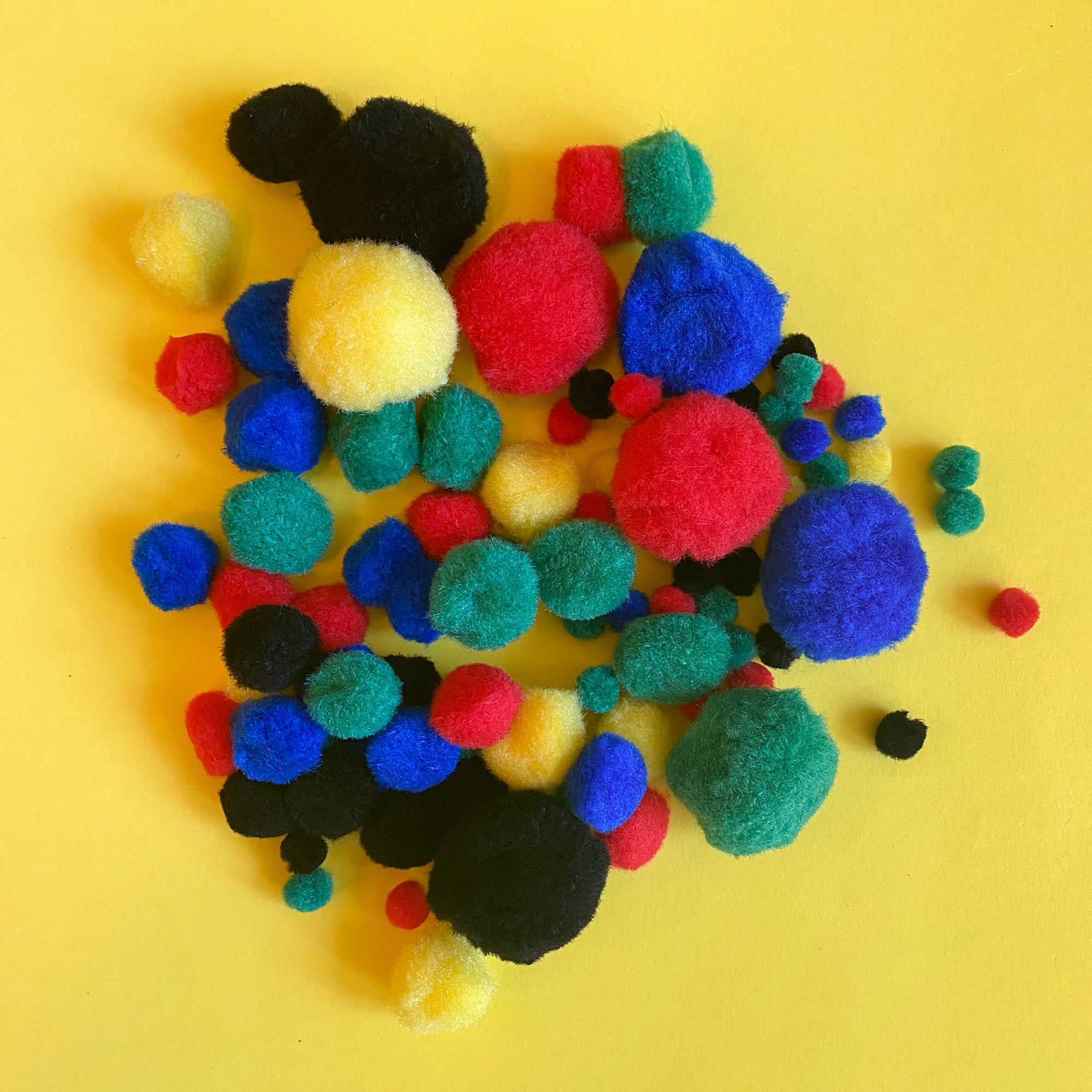 Pom Poms Classic - 90 assorted Colors