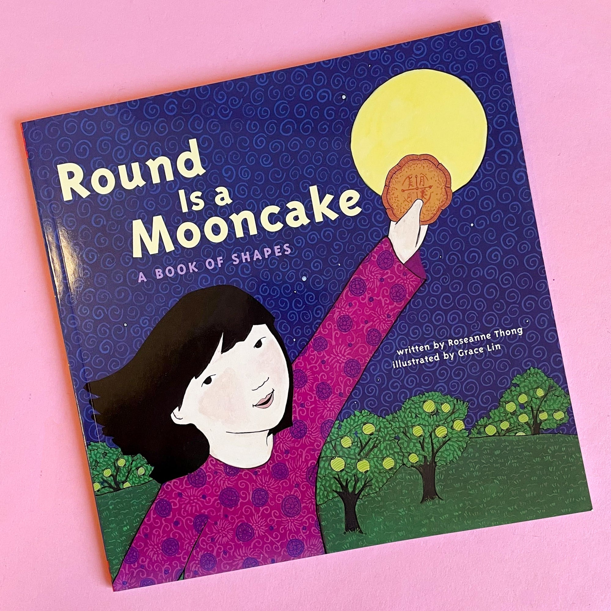 Round is a Mooncake: A Book of Shapes by Roseanne Thong and Grace Lin