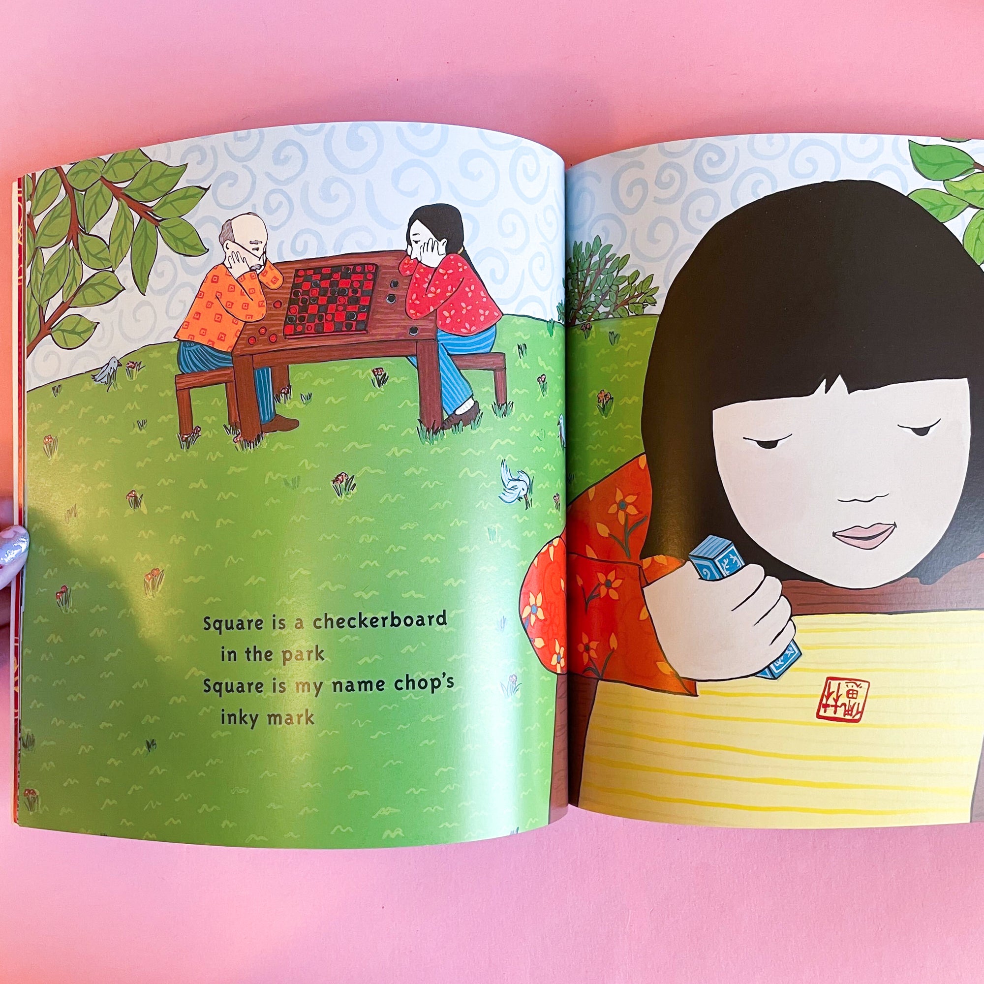Round is a Mooncake: A Book of Shapes by Roseanne Thong and Grace Lin